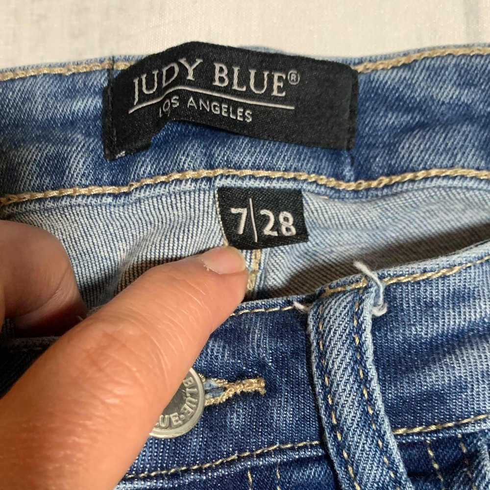 Judy Blue skinny fit Distressed Blue Jeans. Size 7/28. - Picture 3 of 11